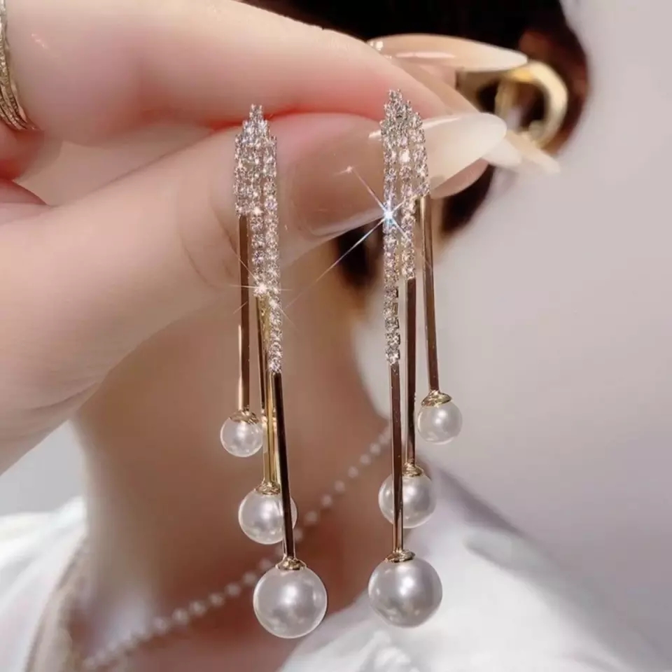 Long metal fashion earrings